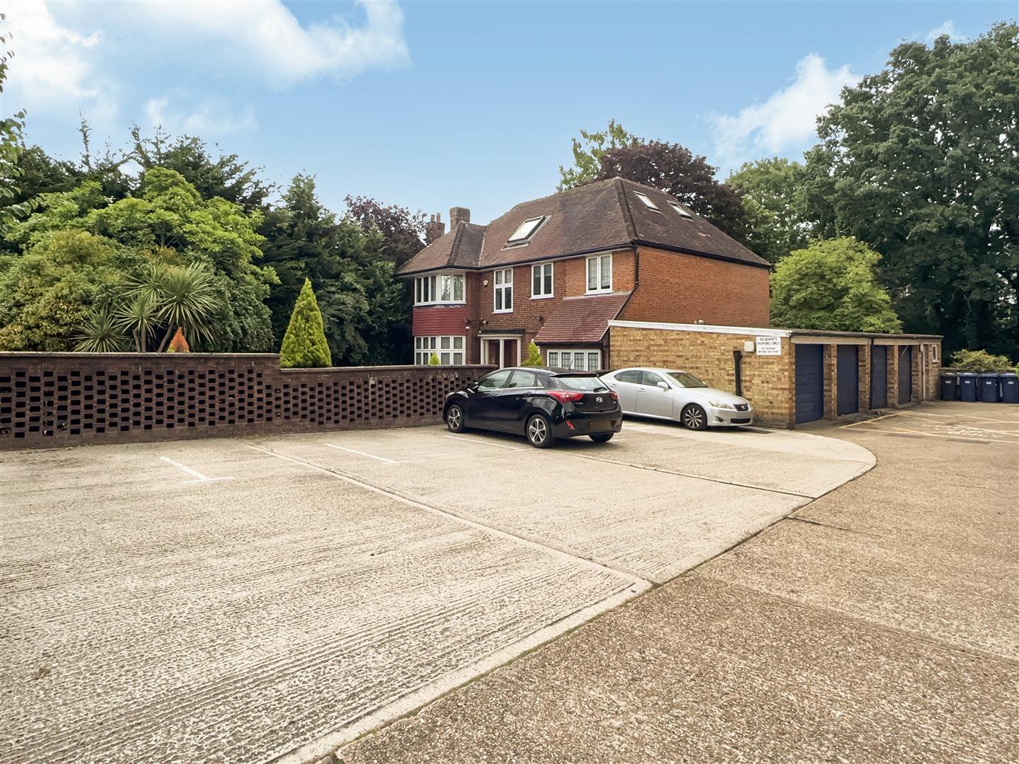 2 Manor Hall Drive, London